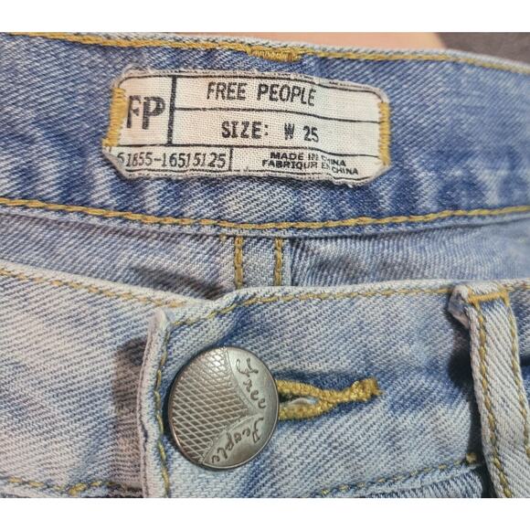 Free People Lace Hem Crochet Cutoff Denim Shorts Women’s 25 Light Wash EUC - Picture 7 of 8